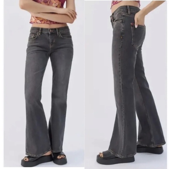 Urban Outfitters Sz 29  BDG Women Low Rise Y2K Flare Jeans - Picture 2 of 7